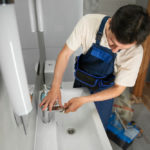 Oszczędzanie wody w kuchni: porady i innowacyjne urządzenia